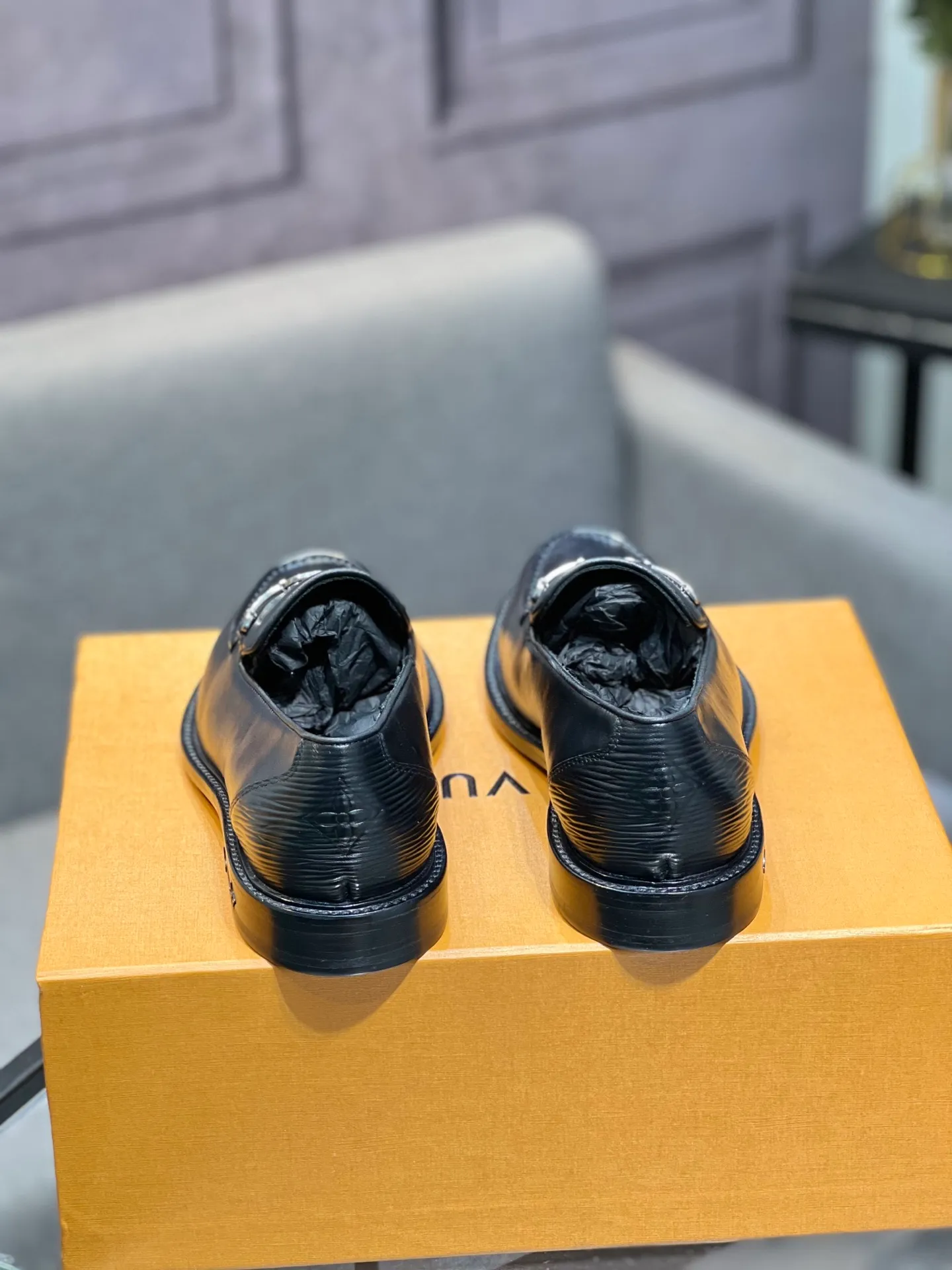 Men's shoes 💰1020 LV top luxury brand, high-quality men's business formal leather shoes, imported genuine leather soles! Customized imported leather, the first layer of open-edge beaded lacquered cowhide, the texture is incomparable, the imported cowhide lining, high-end high-end shoes, don't miss it! size:39-44 (Male 38 45 46 customized)